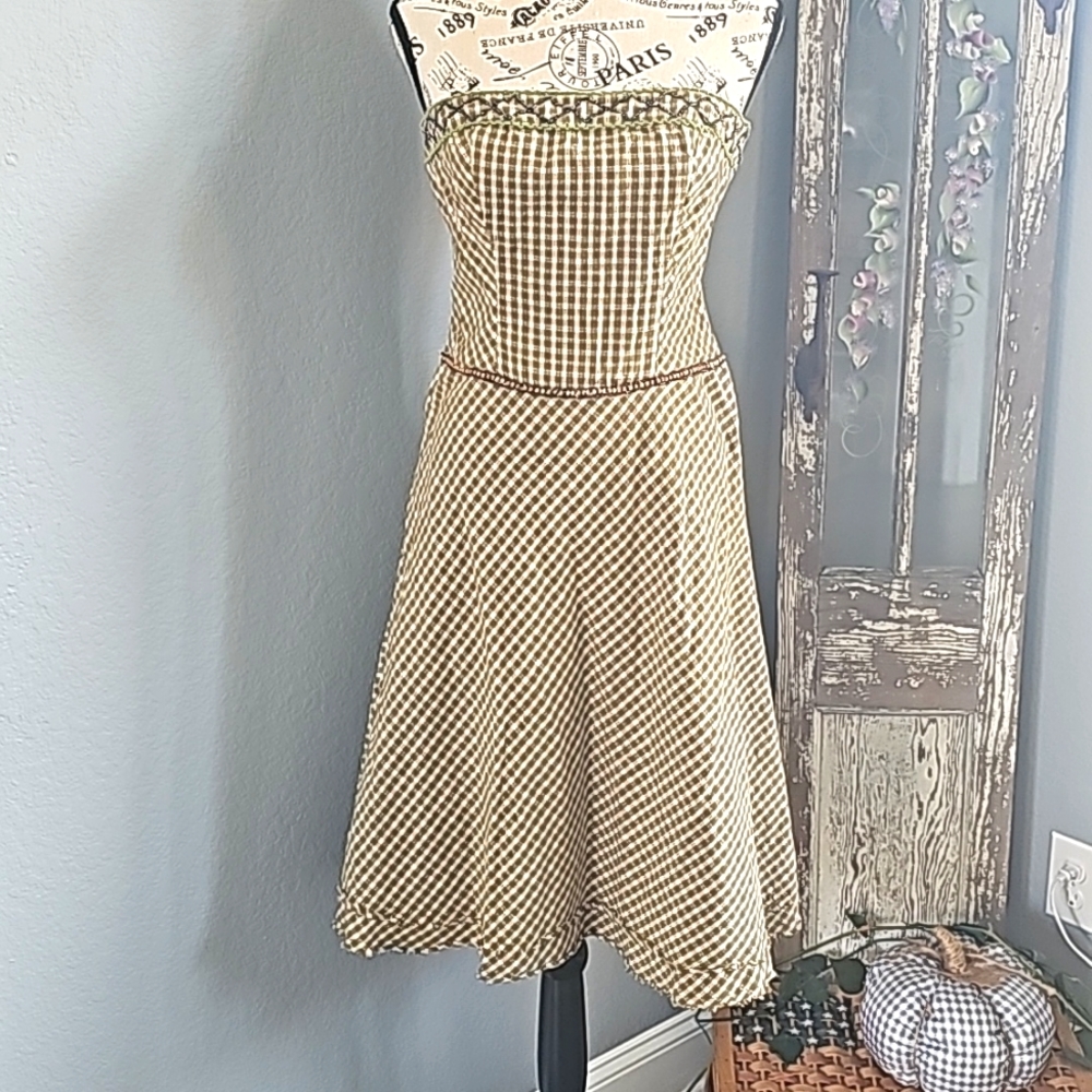 BEAUTIFULLY DETAILED GINGHAM BEADED DRESS WOMEN'S SIZE 7 RARE FIND!!